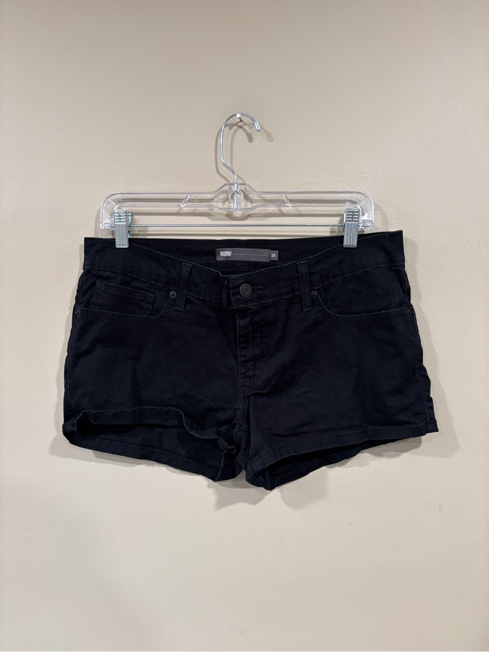 Levi’s Shorts Women’s Black Denim Mid Rise Cuffed Hem Size 30